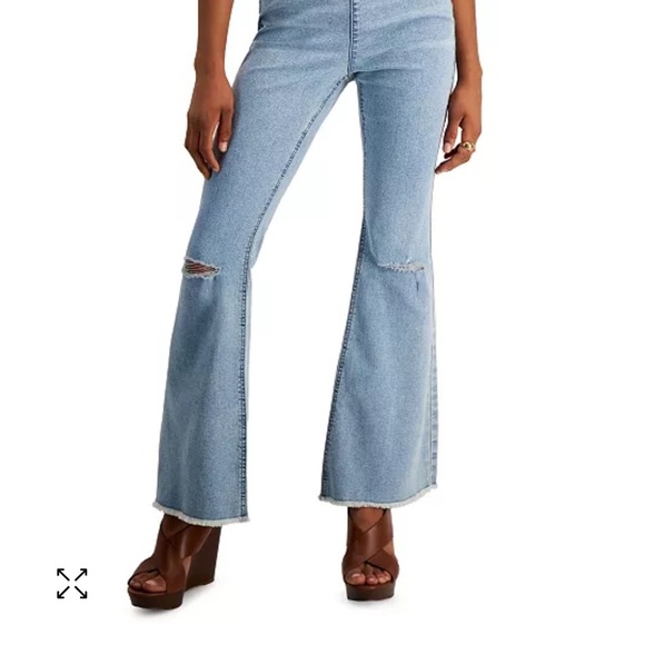 Tinseltown Women's Size 11 Blue Flare Pull-On Jeans Medium Wash - Picture 1 of 15